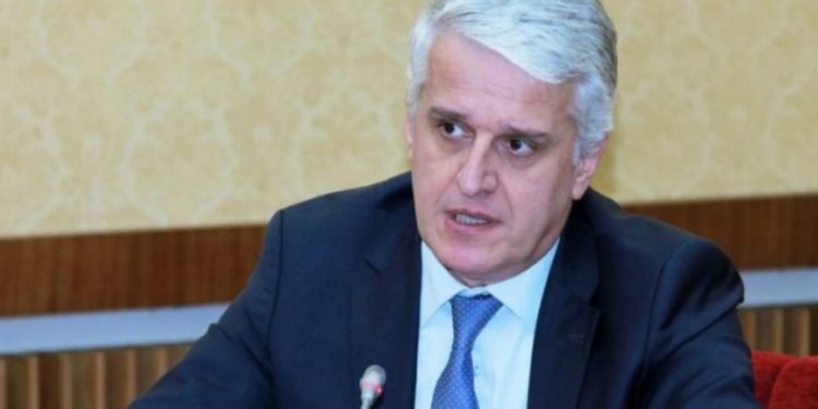 PS shpërndan pako për votat? Majko: Nuk blihen hasjanët për “ilaç” rrobash, është harram…