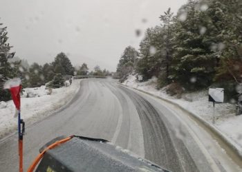 Kapriçot e motit/ Vjen “dimri” në Pranverë, befasia: Reshje dëbore në zonën…