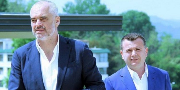 “Rrezik për sigurinë”, Balla: Shqipëria, të ndalojë Tik-Toku-un në…
