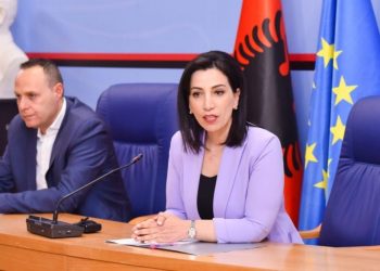 Ndryshim i madh tek shkollat/ Ministria Kushi e zbulon: Nis zbatimin, matësi për…