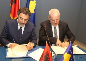Firmoset marrëveshja/ Ministri jep lajmin e madh: Lëvizje e lirë e qytetarëve Shqiptarë drejt…