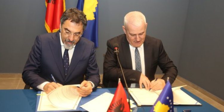 Firmoset marrëveshja/ Ministri jep lajmin e madh: Lëvizje e lirë e qytetarëve Shqiptarë drejt…