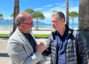 Dritan Leli bën gjestin e veçantë, i shtrëngon dorën kandidatit të PS: Vlora me ty shton…