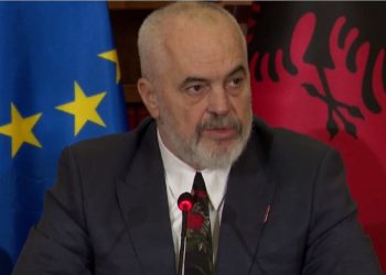 Rama me lajm të mirë: Ushtarakët kanë paga ndër më të lartat, synojmë t’i rrisim drejt…
