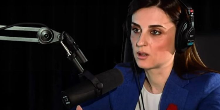 “Merr një krevat dhe fli në bashki”/ Sako rrëfen për jetën dhe për ‘misionin’ në podcast-in e Ramës