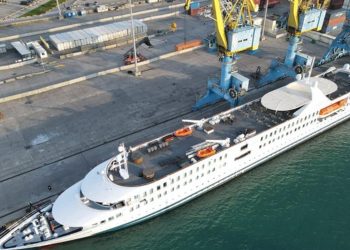 Rama publikon fotot: Mbërrin në Durrës kroçiera e parë për këtë sezon…