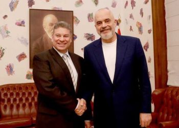 Në prag të zgjedhjeve, zyrtari i lartë i SHBA vjen në Shqipëri, Berisha përjashtohet nga…