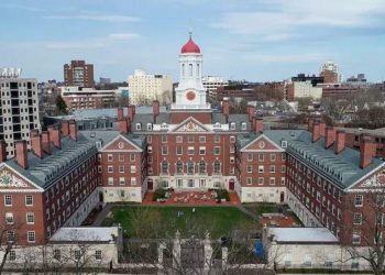 LAJM I MADH! Si u fut gjuha shqipe lëndë në Harvard? Arsyeja…