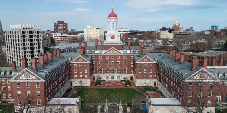 LAJM I MADH! Si u fut gjuha shqipe lëndë në Harvard? Arsyeja…