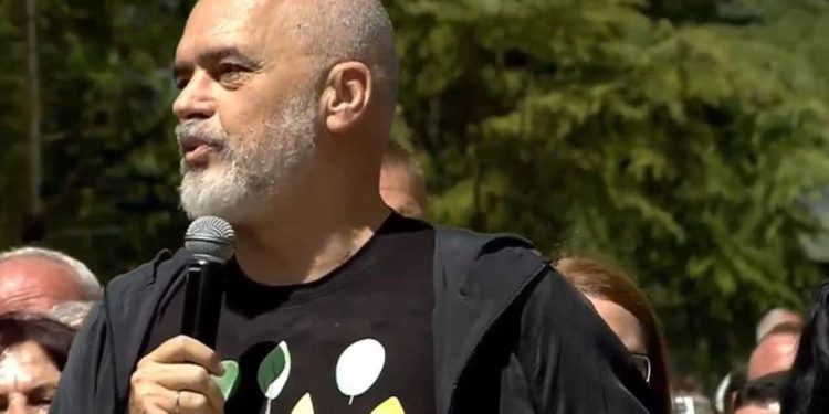 Rama-demokratëve: Mos dilni fare! Do e rrotulloni gjyshin 7 herë në varr kur të…