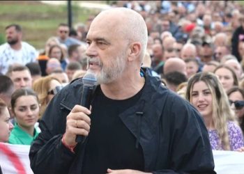 Rama në Kamëz: Thyejeni TV kur të dalë lali Eri, është gomar…