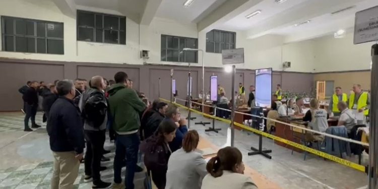 Numërohen kutitë e para në Bashkinë Shkodër, udhëheq bindshëm Benet Beci. Ja rezultati…