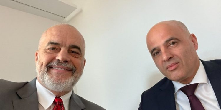 Rama “thumbon” BE me batutën epike/ “Isha me flokë, kur më thanë…