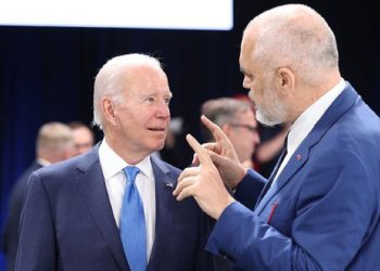 Kryeministri Edi Rama fillon ditën me Joe Biden dhe ironizon Sali Berishën…