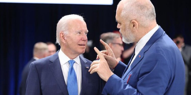 Kryeministri Edi Rama fillon ditën me Joe Biden dhe ironizon Sali Berishën…