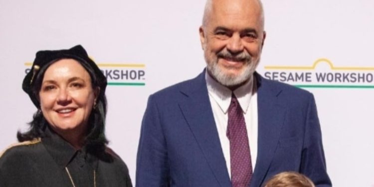 Sot dita e parë e muajit, kryeministri Edi Rama e nis ditën me një mesazh të bukur…