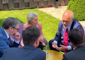 Konflikti Serbi-Kosovë/ Rama nxjerr pamje nga takimi me Vuçiç: Ja çfarë duhet të bëjmë…