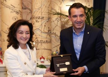 I mbaron mandati/ Yuri Kim drejt largimit nga Shqipëria, kryebashkiaku Veliaj kryen “lëvizjen” e bukur…