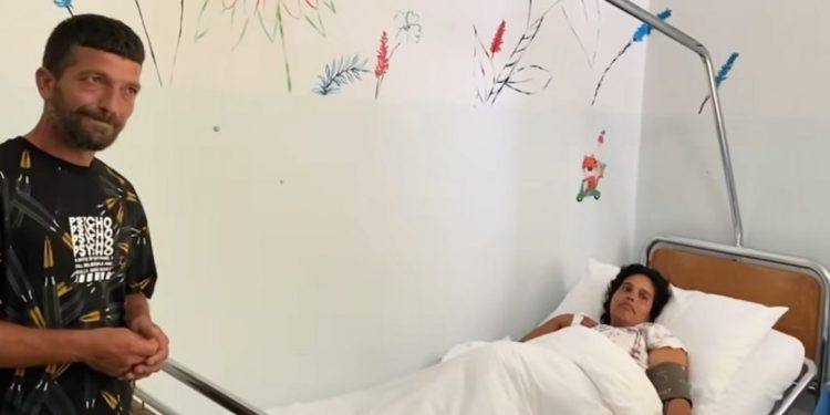 E rrallë/ 31-vjeçarja nga Fieri sjell në jetë fëmijën e 10-të: Qeveria i premton…