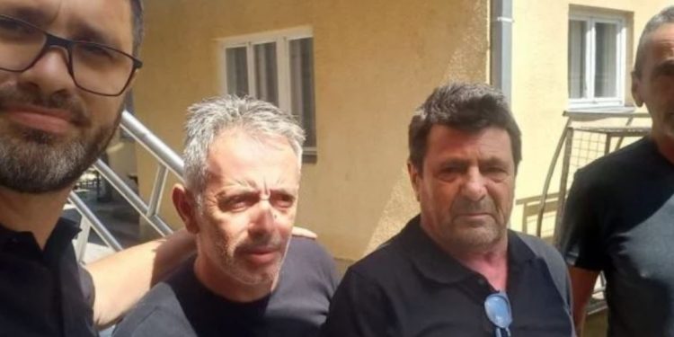 LAJM I MADH! Serbia “dorëzohet” dhe liron 3 policët kosovarë. Publikohet fotoja e parë…