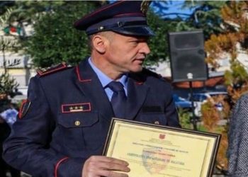 Kush është “shefi” i ri/ 18 vite eksperiencë, emërohet drejtuesi i ri i Komisariatit në qytetin…