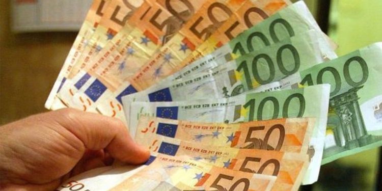 Nuk po ndalet ULJA drastike! EURO prek nivelin “rekord”, në Shqipëri do të këmbehet me…