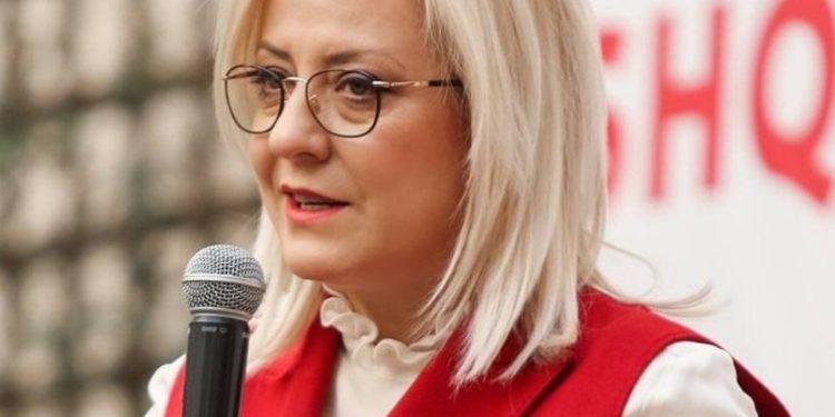 Shoferi i saj dhunoi një familje në Hamallaj, reagon Lindita Nikolla: Kushdo që ka gisht…