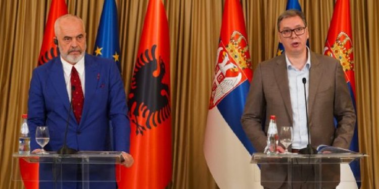 “Ne i zgjedhim vetë”/ Rama e Vuçiç mbyllin me TENSIONE konferencën, çfarë e acaroi presidentin serb?