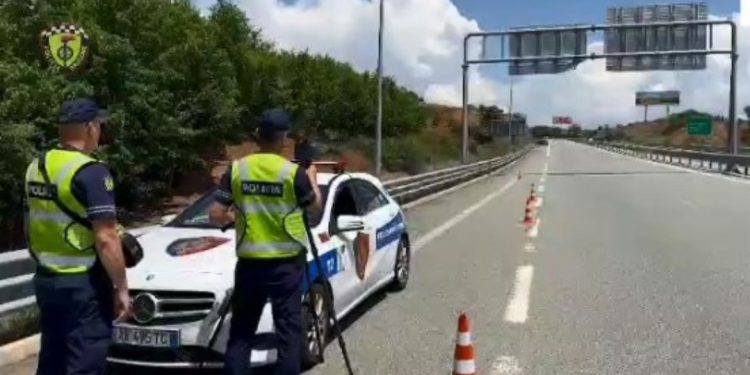 Policia apel shoferëve: “Mos fluturoni të arrini detin, familja ka nevojë për ty…