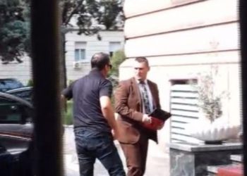 Dosja “Ahmetaj”/ Çfarë mbante në dorë kreu i SPAK-ut, Altin Dumani kur u fut në…