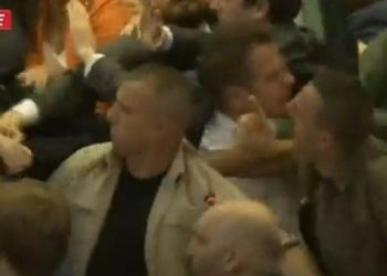 LAJM I FUNDIT – E rëndë, sulmohet fizikisht Albin Kurti, shikoni VIDEO-n…