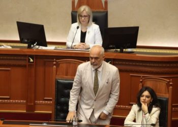 EMRAT/ Kush janë 3 deputetët që ABSTENUAN në votimin për arrestimin e Ahmetajt…