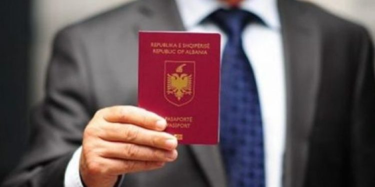 Kjo është pasaporta më e fuqishme në botë! Vendi i parë do ju habisë. Ku renditet Shqipëria?