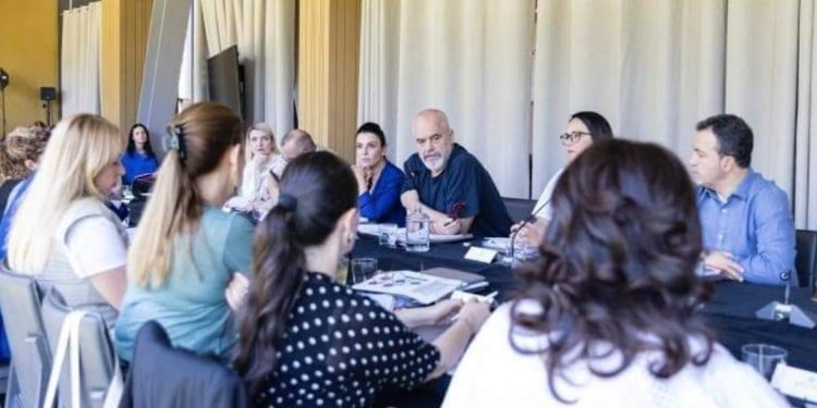 Qeveria e zhvendosur në Tepelenë prej 2 ditësh/ Çfarë pritet nga mbledhja e sotme…