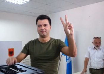 Kush janë 8 deputetë që votuan sot për zgjedhjen e kryetarit të ri të PD-së…