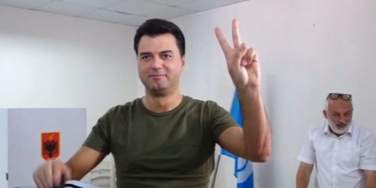 Kush janë 8 deputetë që votuan sot për zgjedhjen e kryetarit të ri të PD-së…
