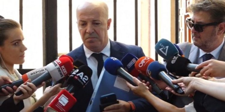 “Nuk ka asnjë fshehje të pasurisë”/ Avokati: “Para 5 minutash folëm me Ahmetajn…
