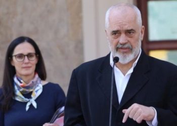 “Nuk jam dorëhequr”, Edi Rama ‘shuan zërat’ për largimin e ministres….