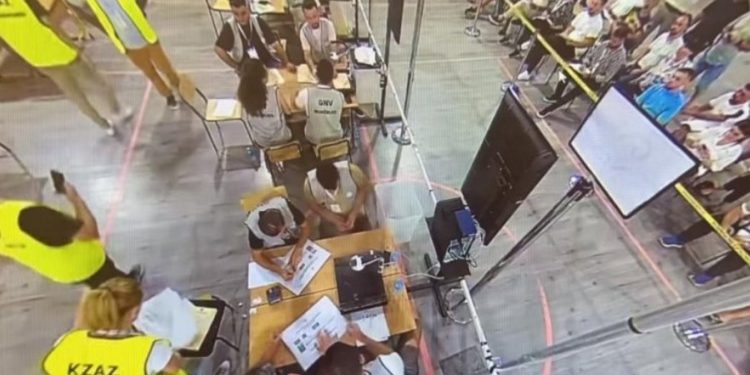 Kush ishte befasia! 10 KUTI NGA FUNDI, ja rezultati i numërimit në Rrogozhinë…