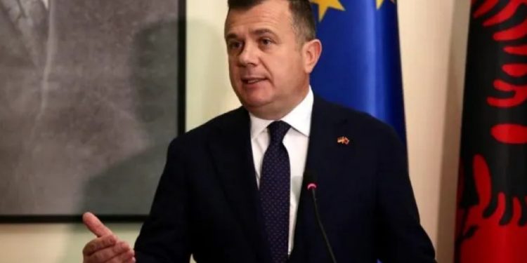 Balla merr detyrën, “ULTIMATUM” drejtuesve të policisë: Kush deputet iu merr në telefon…
