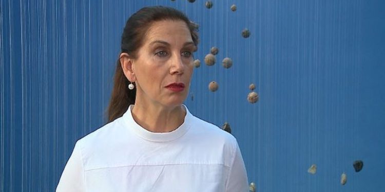 “Shezlonget FALAS pas orës 19:00”, Ministrja Kumbaro sqaron të vërtetën: Çfarë fshihet…