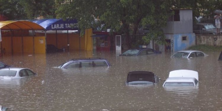 “Tërbohet” moti, ka rrezik!/ Kjo Bashki e vendit ngre ALARMIN, nesër paralajmërohet…
