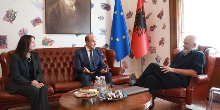 Zyrtari i lartë i SHBA-së i shkon në zyrë Edi Ramës, çfarë diskutuan?