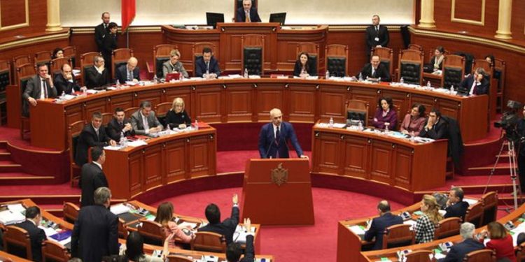 “Kanë qenë duke darkuar bashkë një javë para se të arrestohej”/ Deklarata BOMBË e analistit: Dosja…