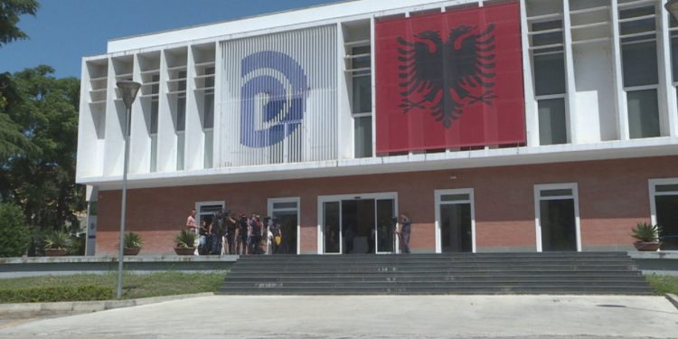 Deputeti demokrat: 16 deputetë të PS të lënë imunitetin, kanë firmosur për…