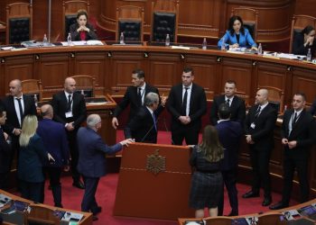 Kush është ‘PESHKU’ i madh i politikës që do të godasë SPAK? Gazetari zbulon EMRIN…