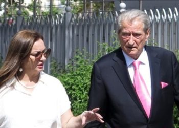 Sali Berisha guxon edhe në moshën 78-vjeçare! Si kurrë më parë sot shfaqet me…
