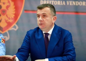 Radha prej 3 km në kufi/ Ministri Taulant Balla ka një thirrje URGJENTE për..