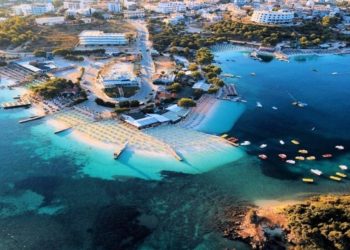 REPORTAZHI i ‘La Repubblica’/ Shqipëri, në “Maldiven e Europës”, plazhi i fundit i…