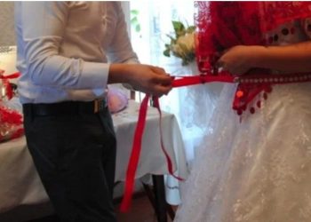 Nuk ishte e virgjër! Familja shqiptare torturon 23-vjeçaren një ditë pas dasmës, i futin gishtat në…